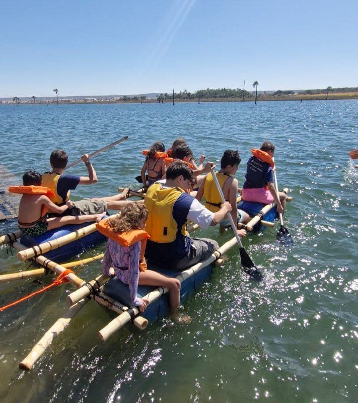 Atividade escoteira em equipe